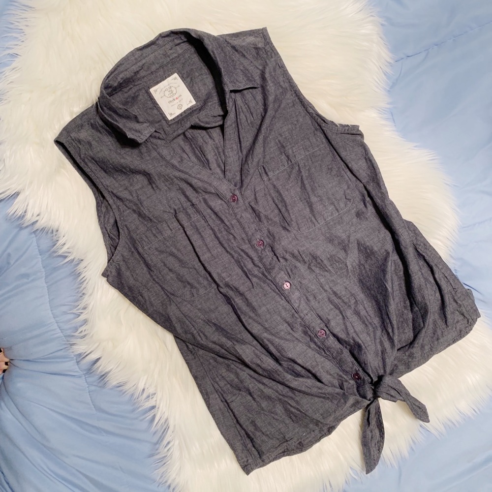 💙Denim Button Down Tank w/ Cute Tie at Bottom 💙